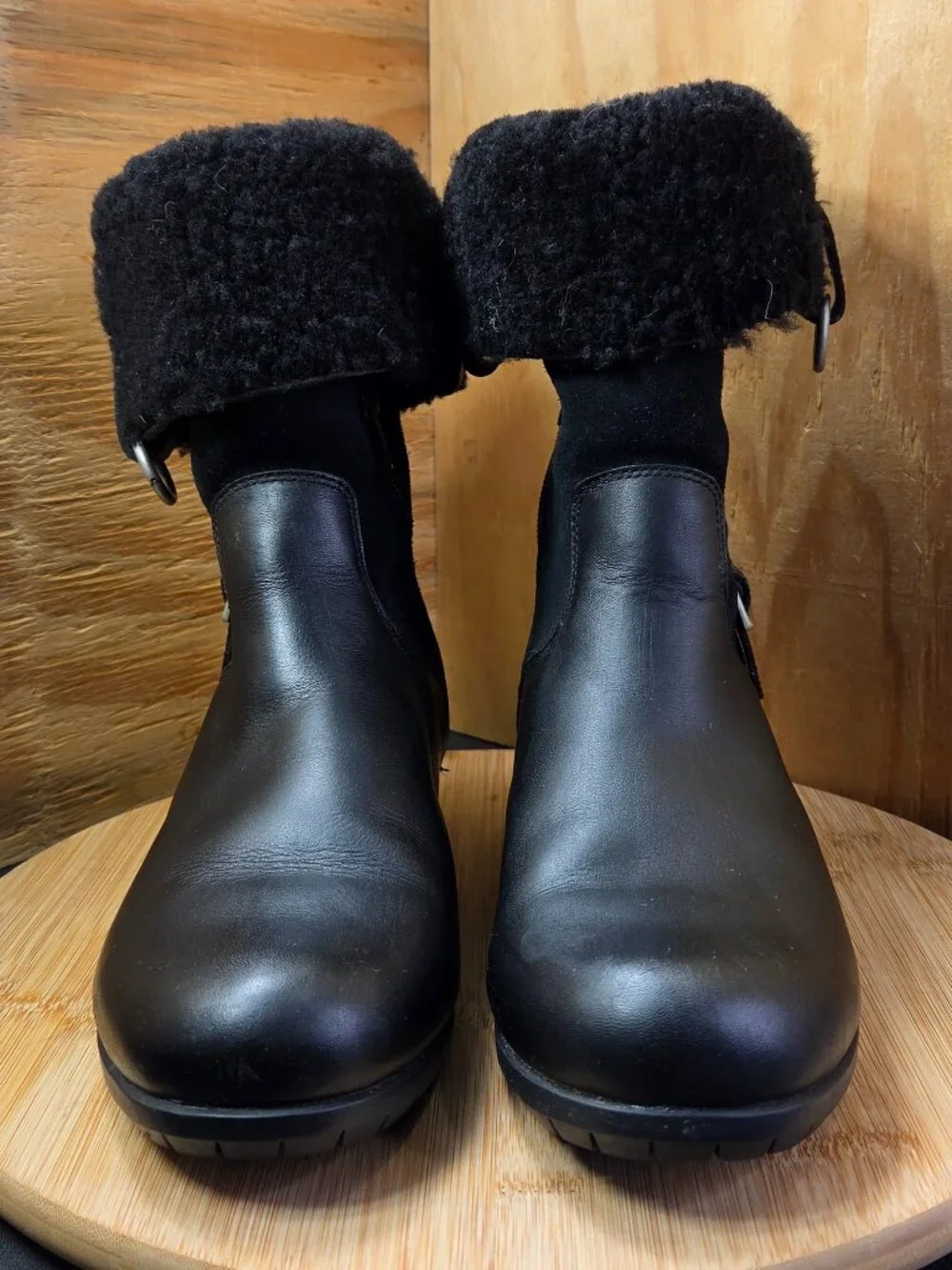UGG preowned signs